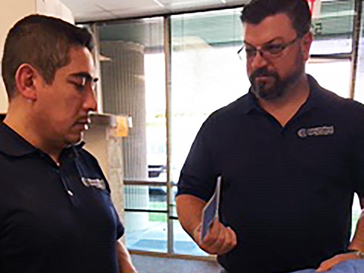 Enrique Ortiz Receives Five Year Service Award