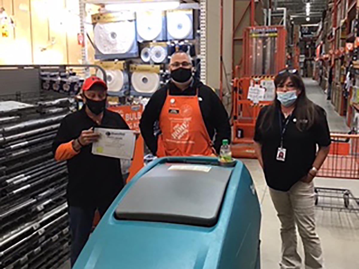 Jim Bob Receives Bravo Award at Home Depot