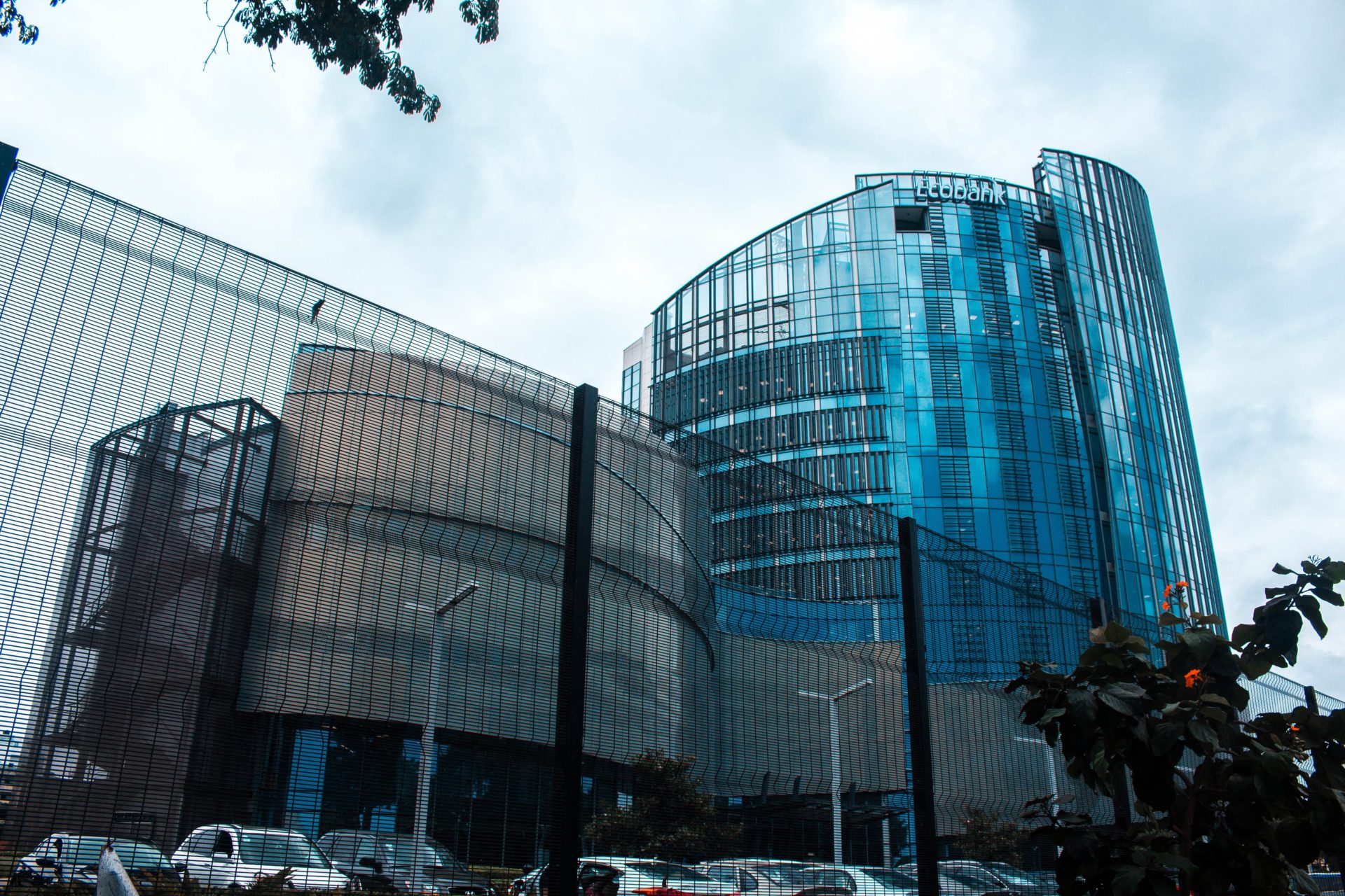 Safe & Cost-Effective Cleaning: Why Financial Institutions Require Outsourced Cleaning and Facilities Maintenance Services